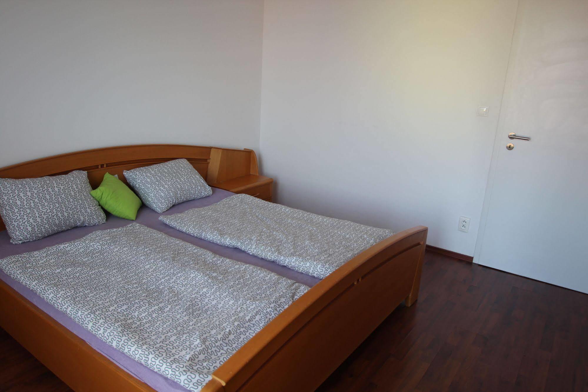 Apartman Halex Centrum City Aupark П'єштяни Екстер'єр фото